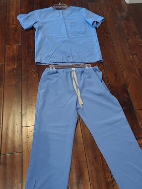 FIGS Men's Relaxed Drawstring Scrubss in Light Blue Size S